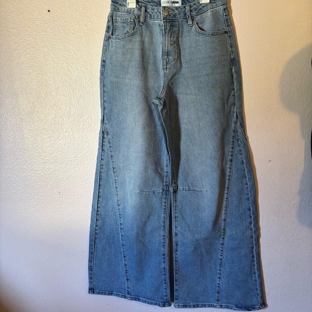 High-Rise Wide Leg Jeans in Light Blue Size 5